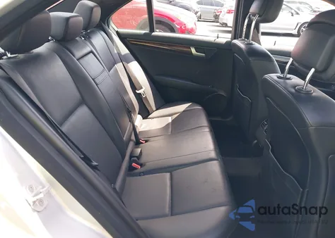 2014 Mercedes-Benz C 250 Sport z USA, uszkodzony, nr VIN WDDGF4HB3EG251447